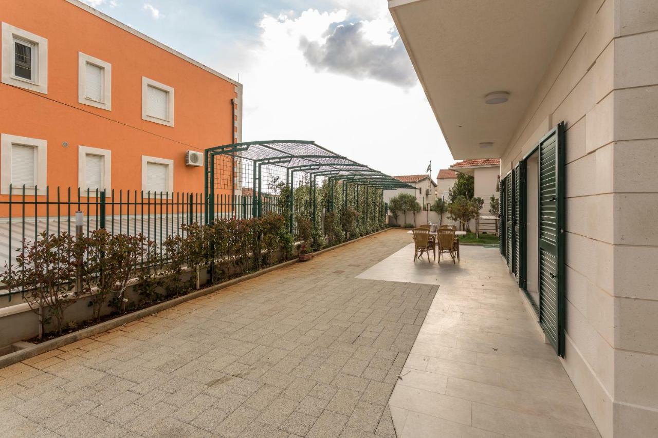 Villa Flores Rogoznica  Exterior photo